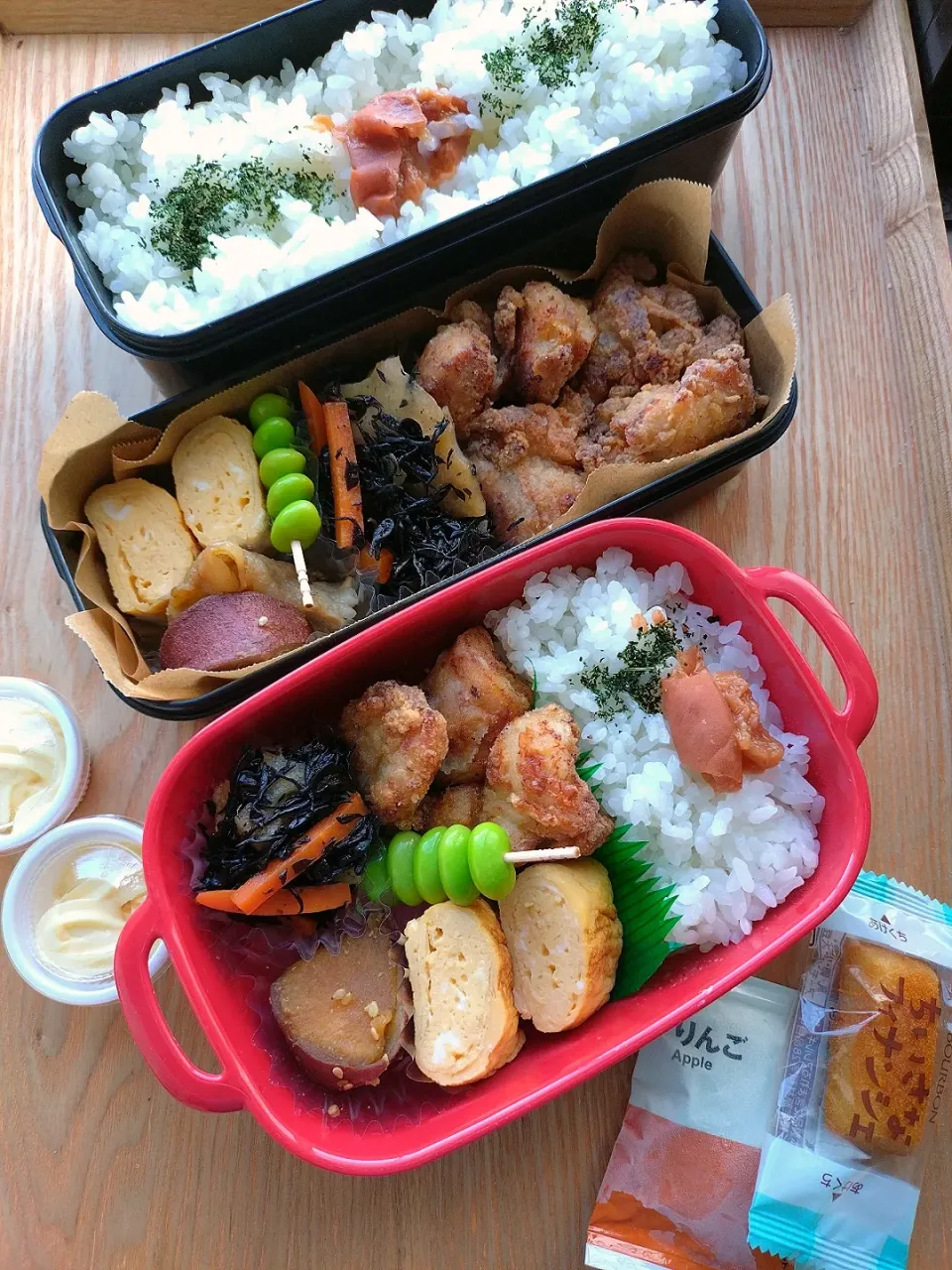 夫と娘のお弁当

鶏の唐揚げ
さつまいもの甘辛煮
ひじき煮
卵焼き
枝豆|みわさん