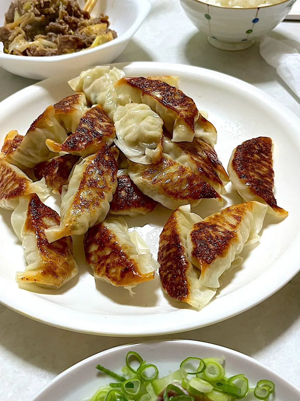 息子に焼いてもらった餃子です🥟|ささるみさん