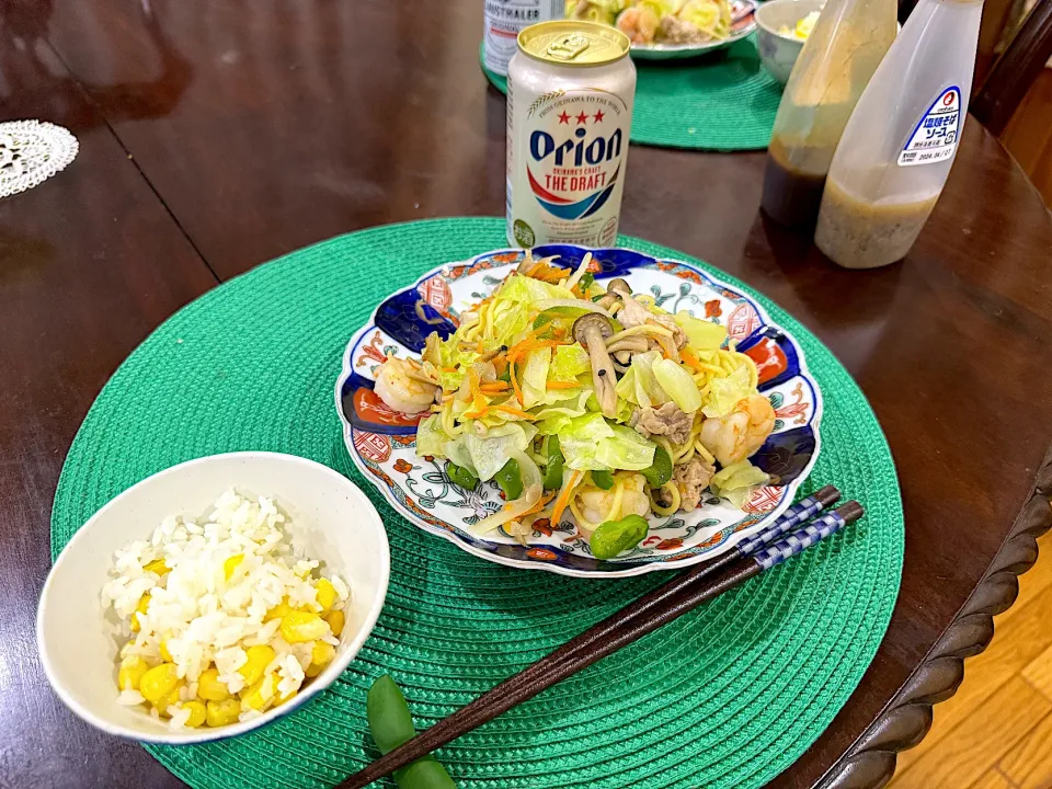 野菜盛り沢山焼きそばとトウモロコシご飯🌽|Seikoさん