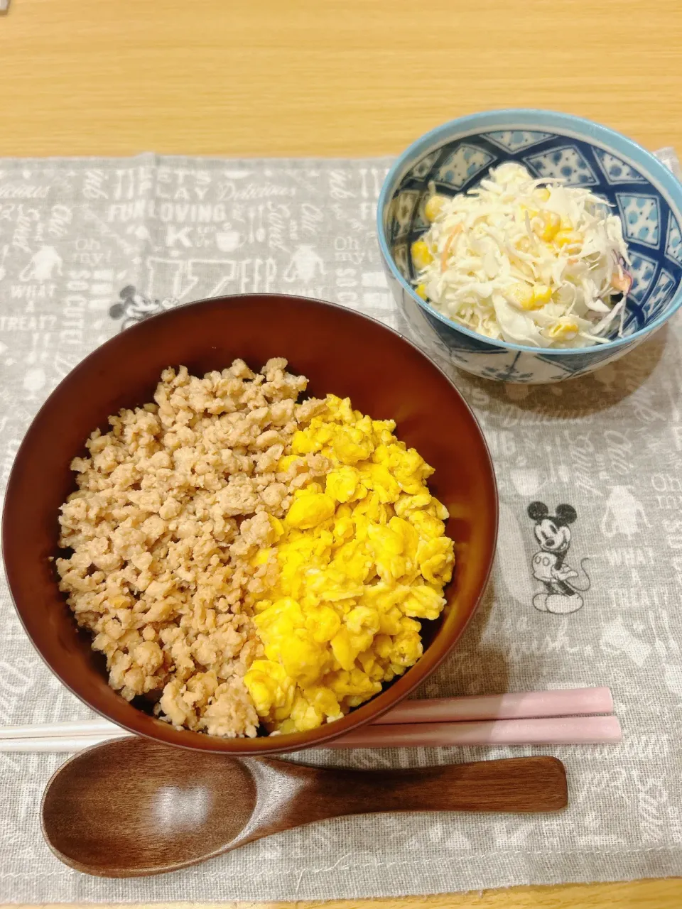 そぼろ丼　コールスローサラダ|ayakaさん