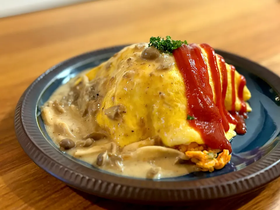 チキンライスから少しこだわったオムライスカルボナーラソースがけ|ふくすけ食堂さん