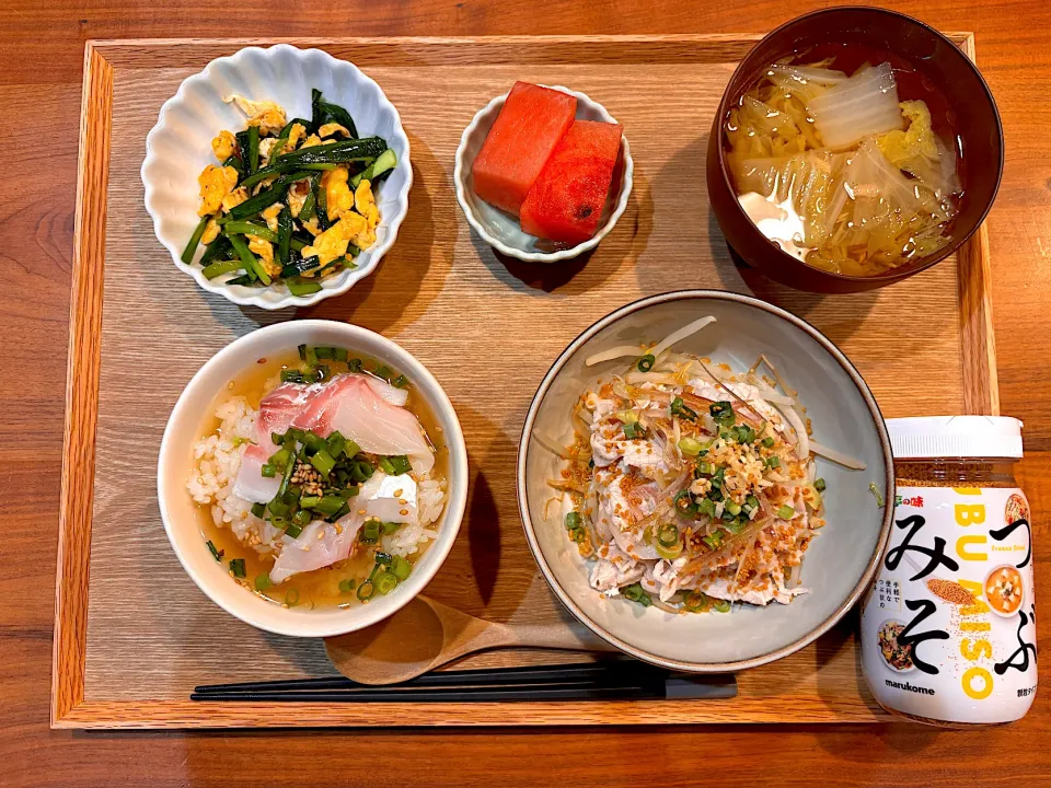 今日の夜ご飯(鯛の出汁茶漬け、豚しゃぶ、ニラ玉、白菜とツナのスープ、スイカ)|cocomikaさん