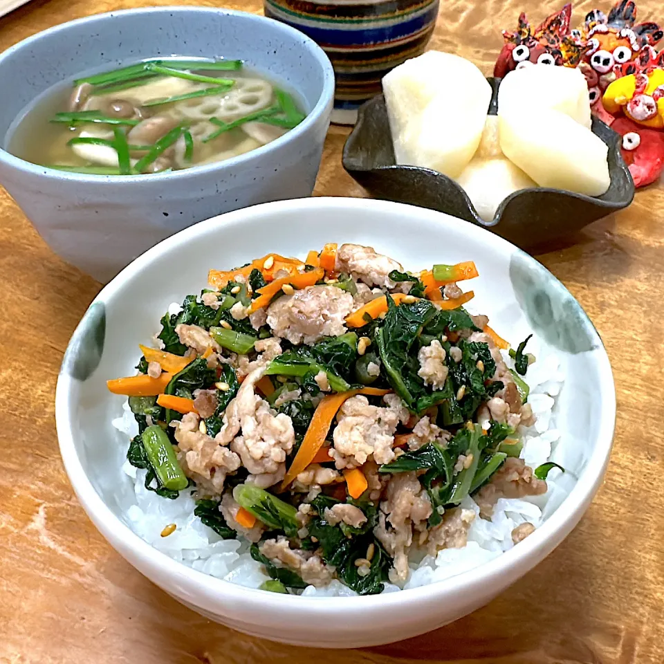 大根の葉とにんじん入りのそぼろ丼|くまちゃんさん