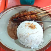 Snapdishの料理写真:jajan sate ayam dan nasi|Karolina Isabellaさん