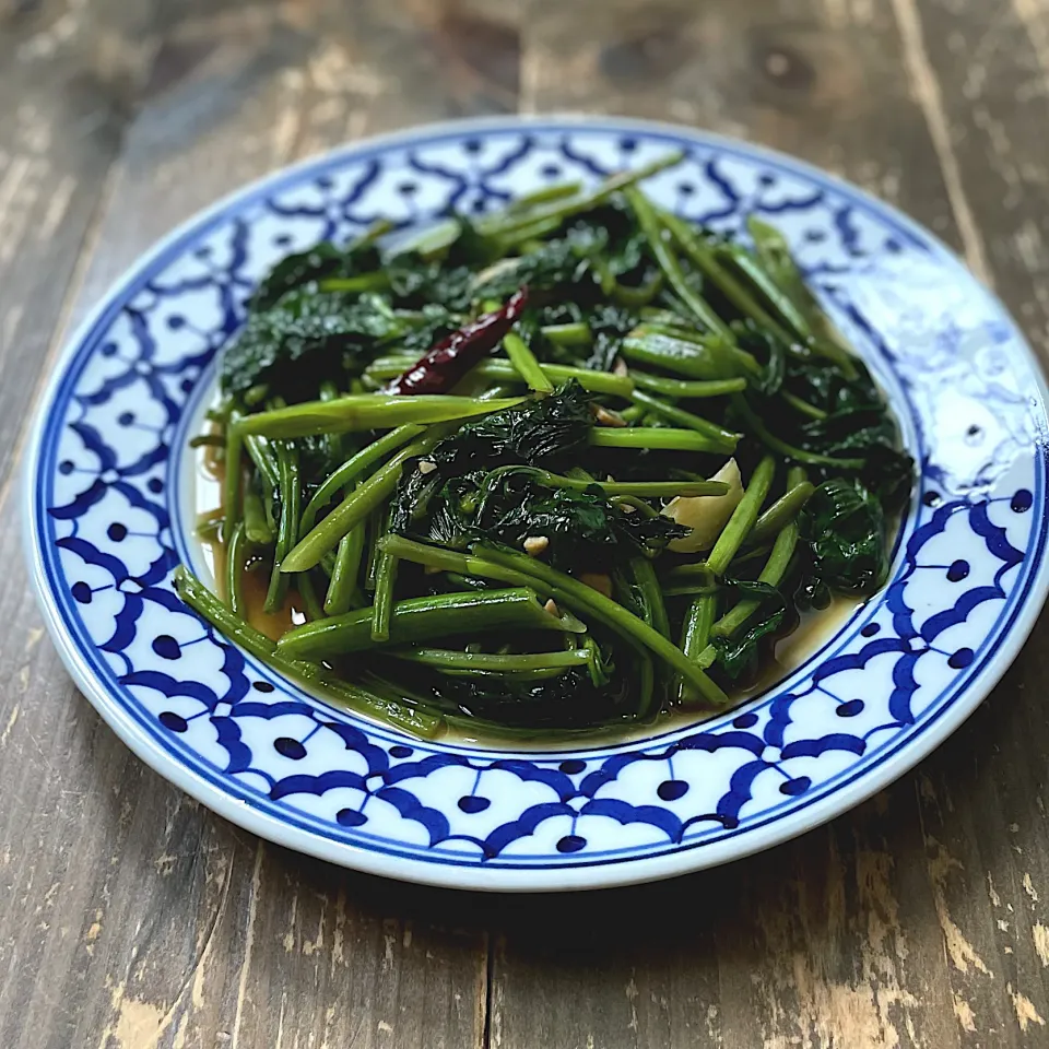 ผัดผักบุ้ง （パットパックブーン）🇹🇭空芯菜炒め|七海さん