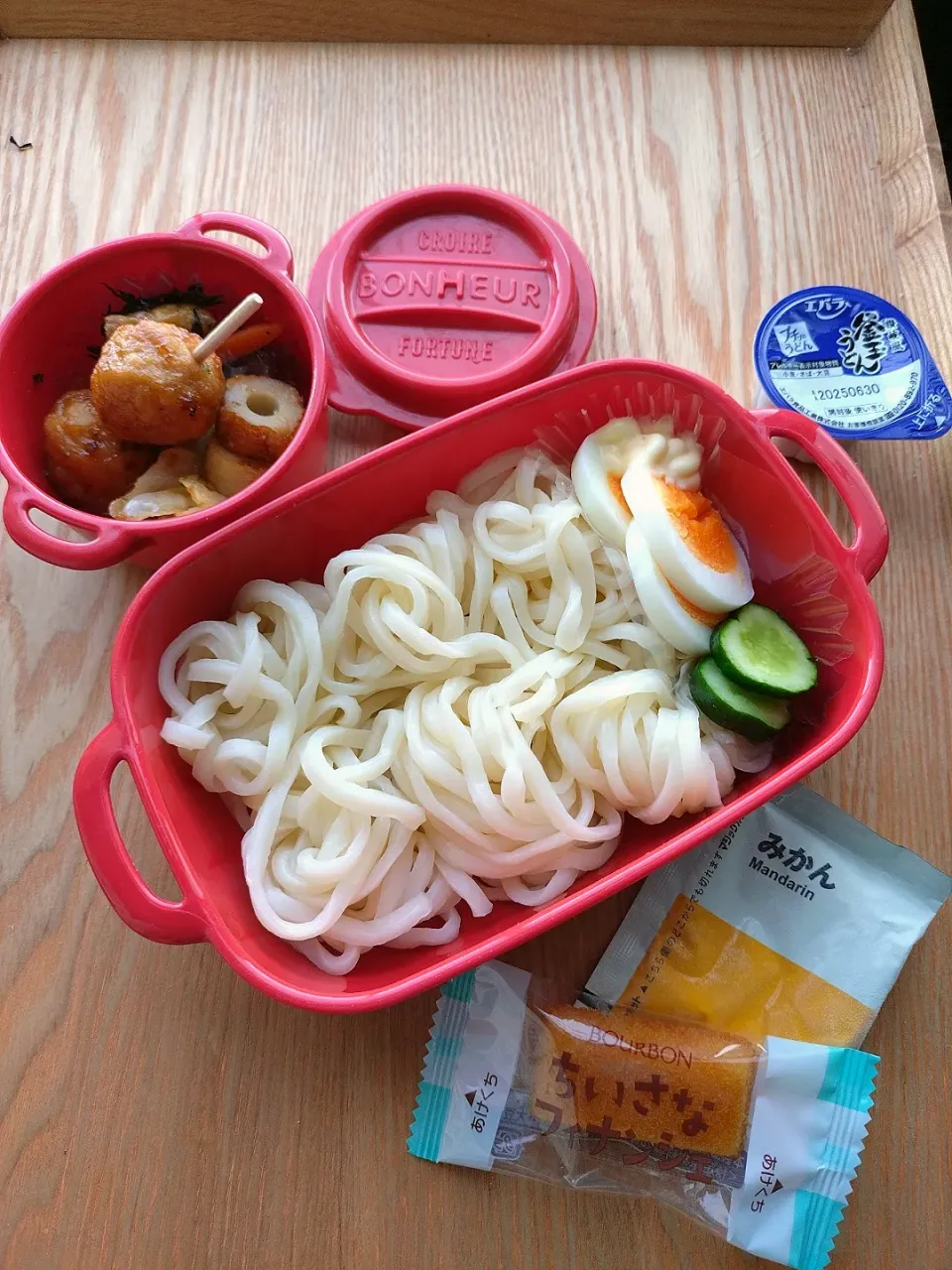 娘のお弁当

流水麺細うどん
鶏つくね串（冷食）
キャベツとちくわのめんつゆ炒め
ひじき煮
ゆで卵
きゅうりのぬか漬け|みわさん