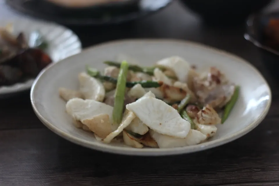 かぶとアスパラと豚こまの塩糀バター炒め|ちいさなしあわせキッチンさん