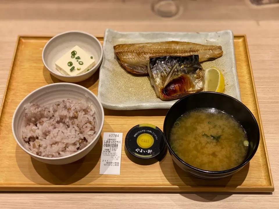 しまほっけとサバの塩焼き定食　麦ご飯|おやぢさん