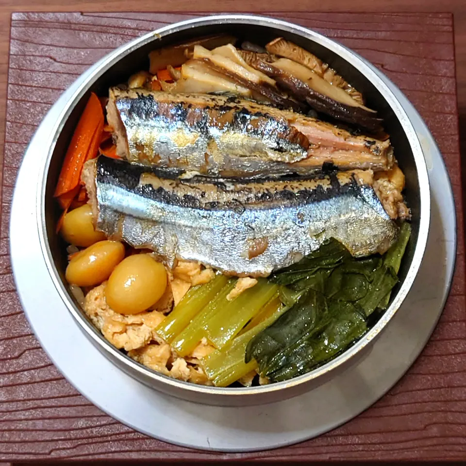 今日の秋刀魚五目釜飯の具材は、①秋刀魚、②銀杏、③人参、④小松菜、⑤エリンギ、⑥油揚げの六目。|Mars＠釜飯作り研究中さん