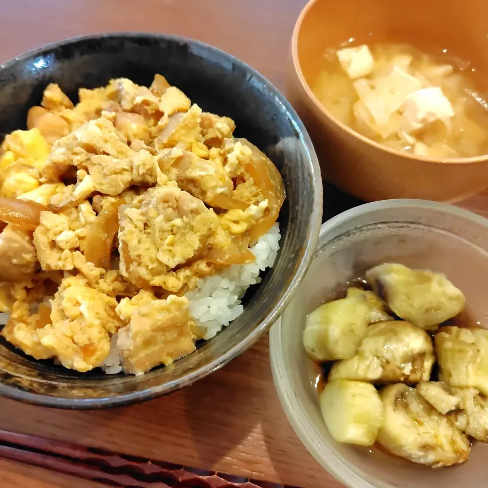 親子丼　焼き茄子　豆腐味噌汁|🍏りんご🍎さん