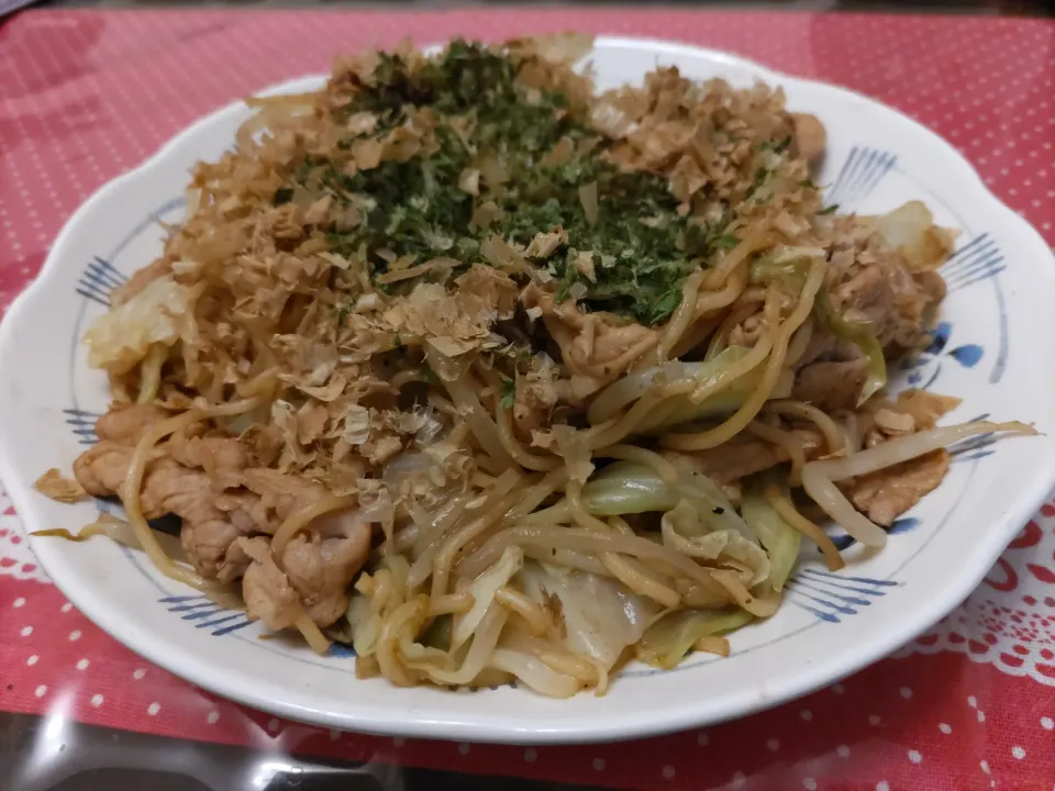 あおさと鰹節をたくさんかけて焼きそば|kamekameさん