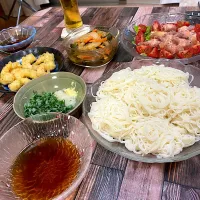 Snapdishの料理写真:そうめん+海老天+肉味噌炒め+イチジク|たっにゃさん