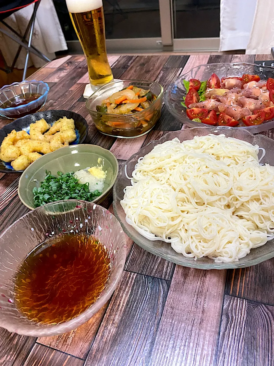 Snapdishの料理写真:そうめん+海老天+肉味噌炒め+イチジク|たっにゃさん