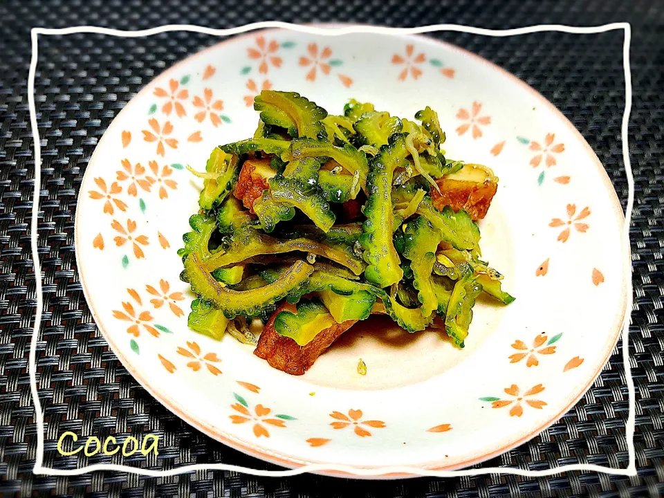 Snapdishの料理写真:cocoaさんの料理 ゴーヤの胡麻煮〜bitter gourd with soy sauce and sesame|cocoaさん