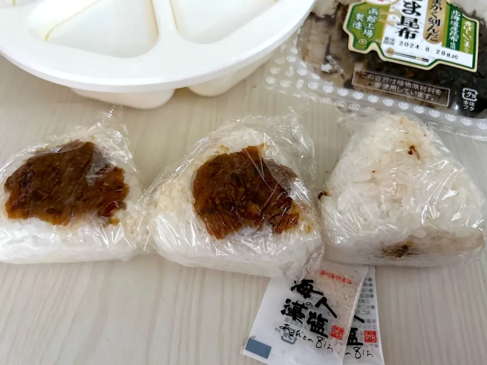 ピーマン糀の辛味噌おにぎり🍙|こずりんさん