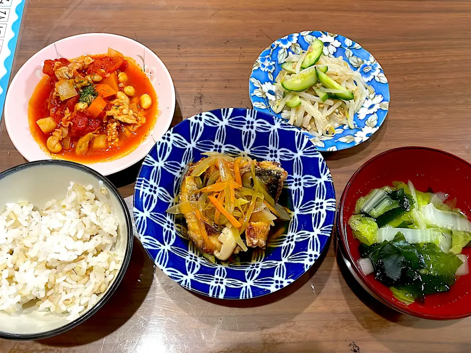 鯖の甘酢あんかけ　白菜とわかめの中華スープ　もやしときゅうりのツナ和え　ポークビーンズ|おさむん17さん