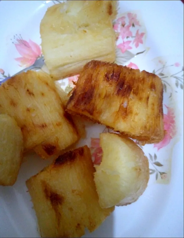 Snapdishの料理写真:spiced fried cassava |Karolina Isabellaさん