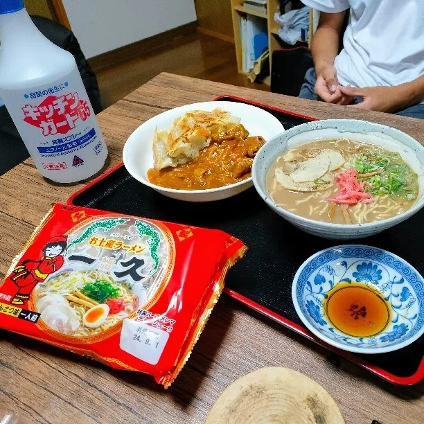 一久ラーメン、自家製カレーライス、ギョーザ。

骨折中2息子、生還！|ariyo4200さん