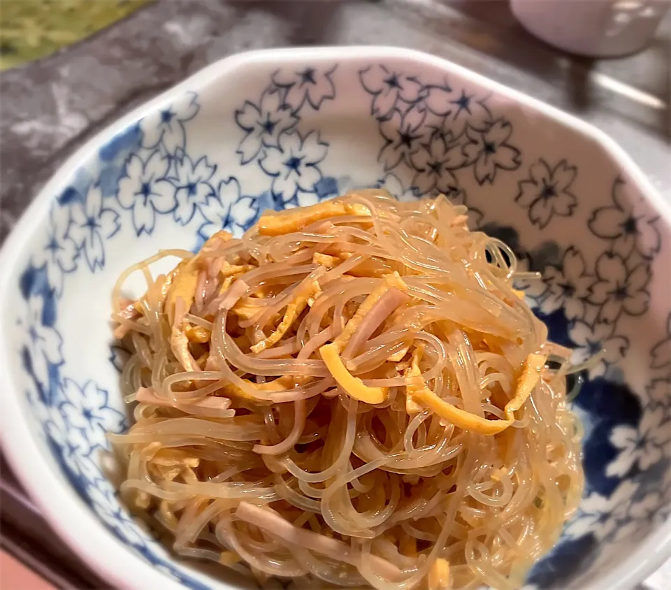 食べ始めたら止まらない❗️ 中華風春雨サラダを頂きました😋👍🎵|ギムレットさん