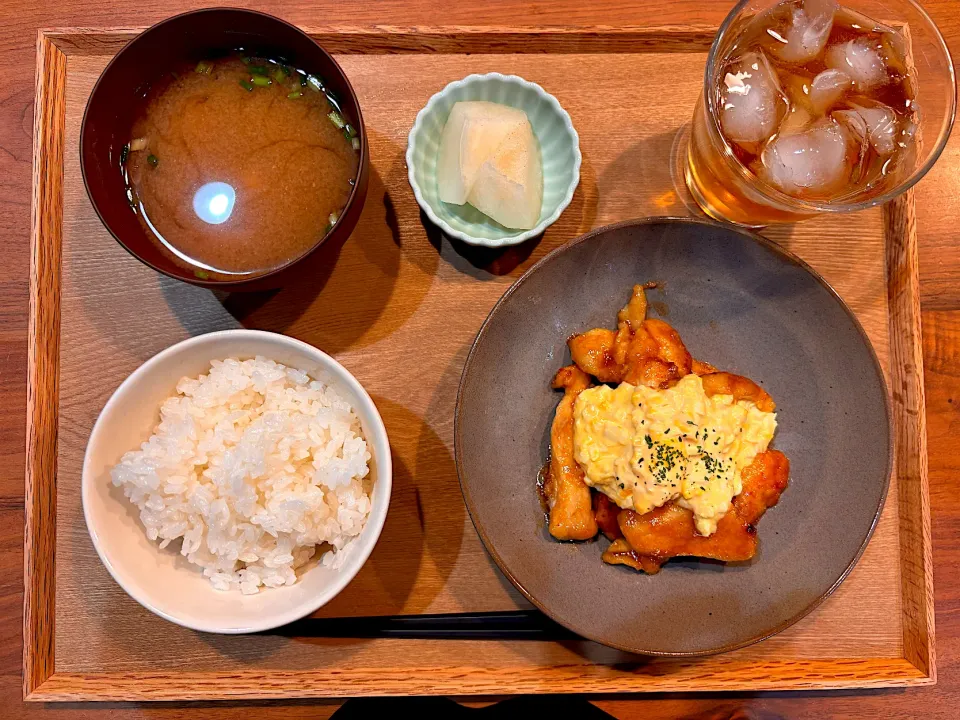 今日の夜ご飯(チキン南蛮、豆腐の味噌汁、梨)|cocomikaさん