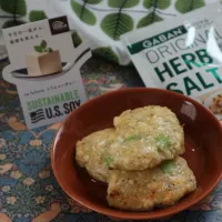 Snapdishの料理写真:お豆腐と枝豆のハーブソルトもちもち焼き|ちぃさん