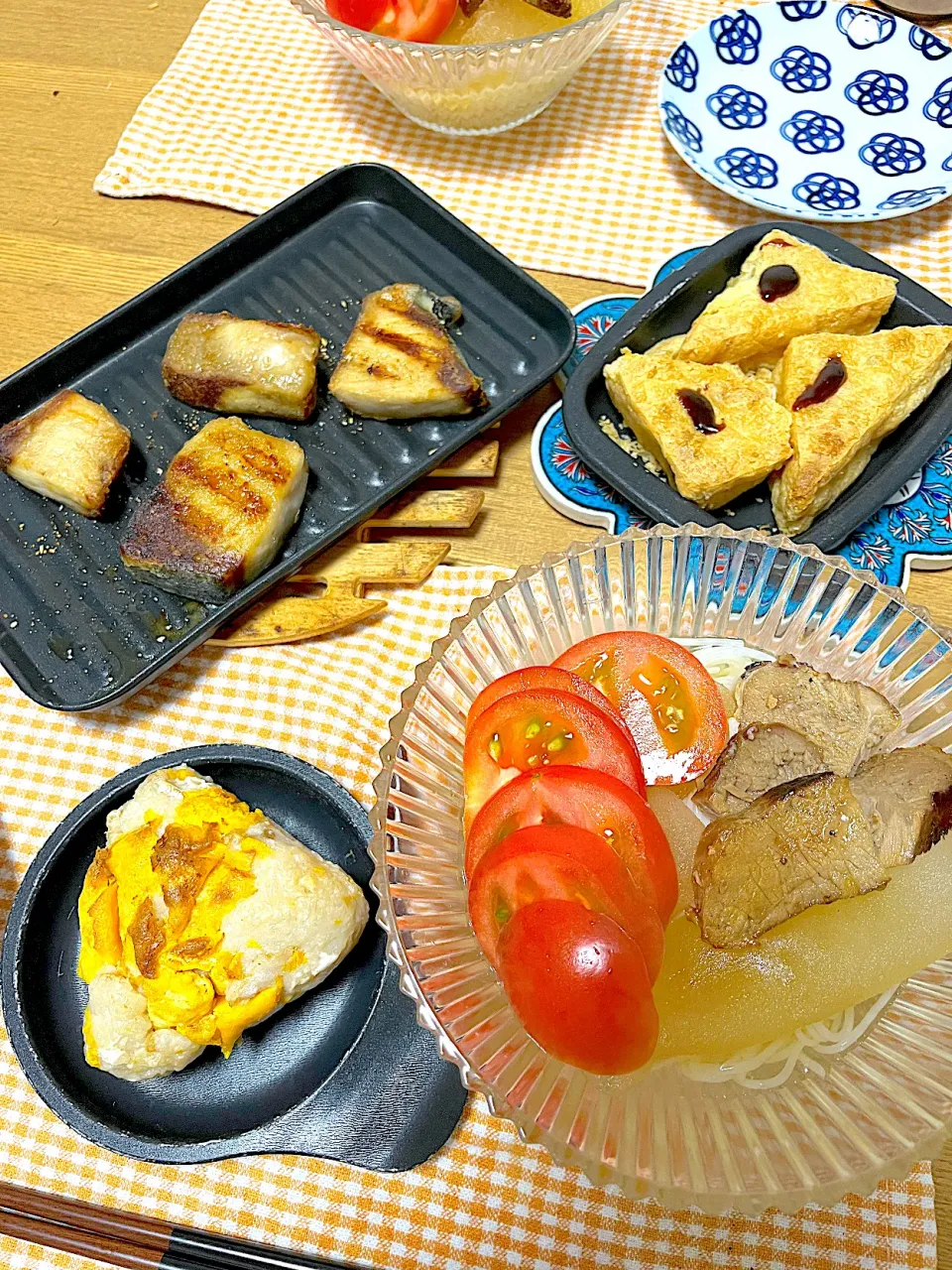 Snapdishの料理写真:今井真実さんの焼き豚で冷麺🇰🇷、ぶりの竜田揚げ🐟、揚げのグリル、筍ご飯の焼きおにぎり🍙|1614さん