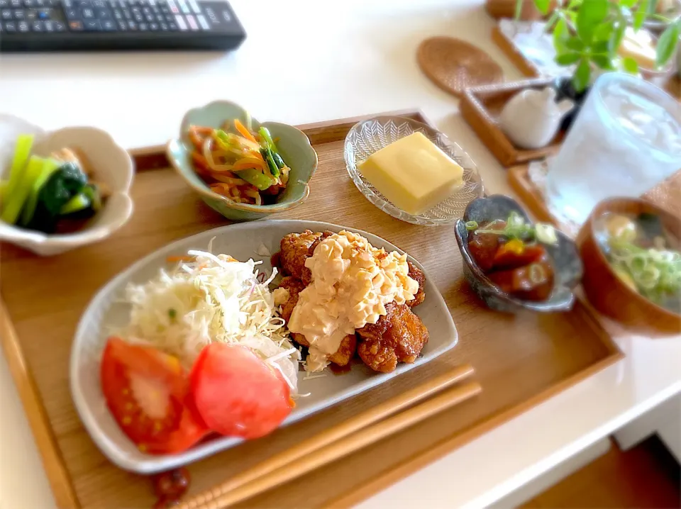 Snapdishの料理写真:今日はチキン南蛮定食🐔台風仕様|あーたんさん