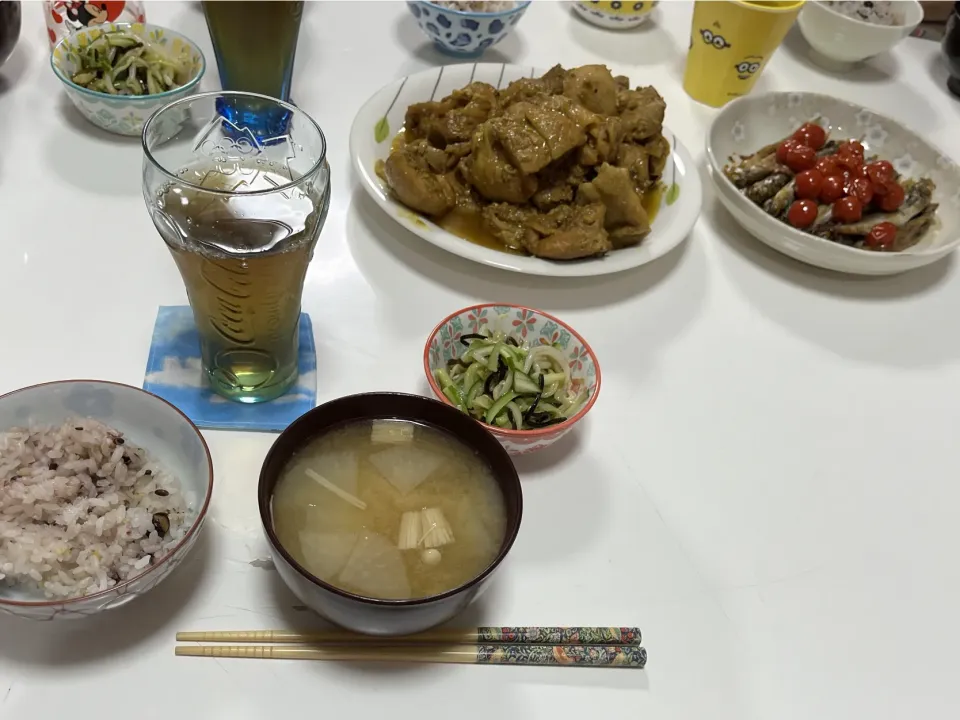 晩御飯☆タンドリーチキン☆酢の物（もやし・胡瓜）☆ししゃものアヒージョ風（ししゃも・プチトマトのマリネ）☆雑穀米☆みそ汁（えのき・大根）|Saharaさん