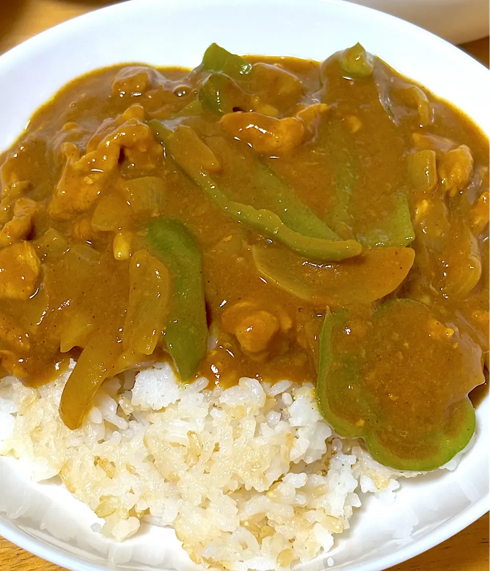 玉葱🧅ポーク切落し＋ピーマン🫑カレー🍛|Makokoさん