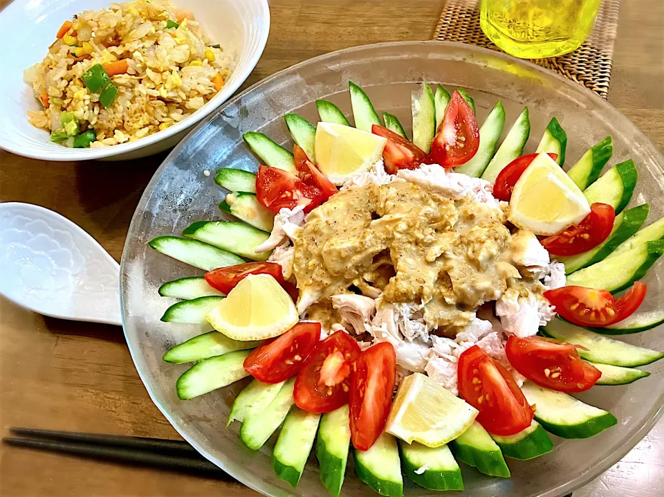 ささ身の棒棒鶏と炒飯  ゴマだれが美味しくできたので今度冷やし中華で使ってみよう|リフルシャッフルさん