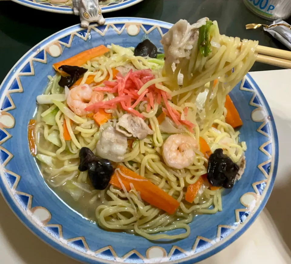 山岸さんの麺を使って塩焼きそば。
つけ麺用で太いからもちもち感が最高。
この麺での焼きそばにハマりそう。。。|Takeshi  Nagakiさん