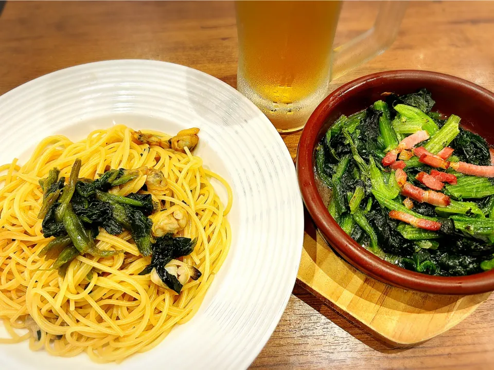 あさりとほうれん草のバター＋醤油ほうれん草のガーリックバターソテー ¥748|Blue Moon Caféさん