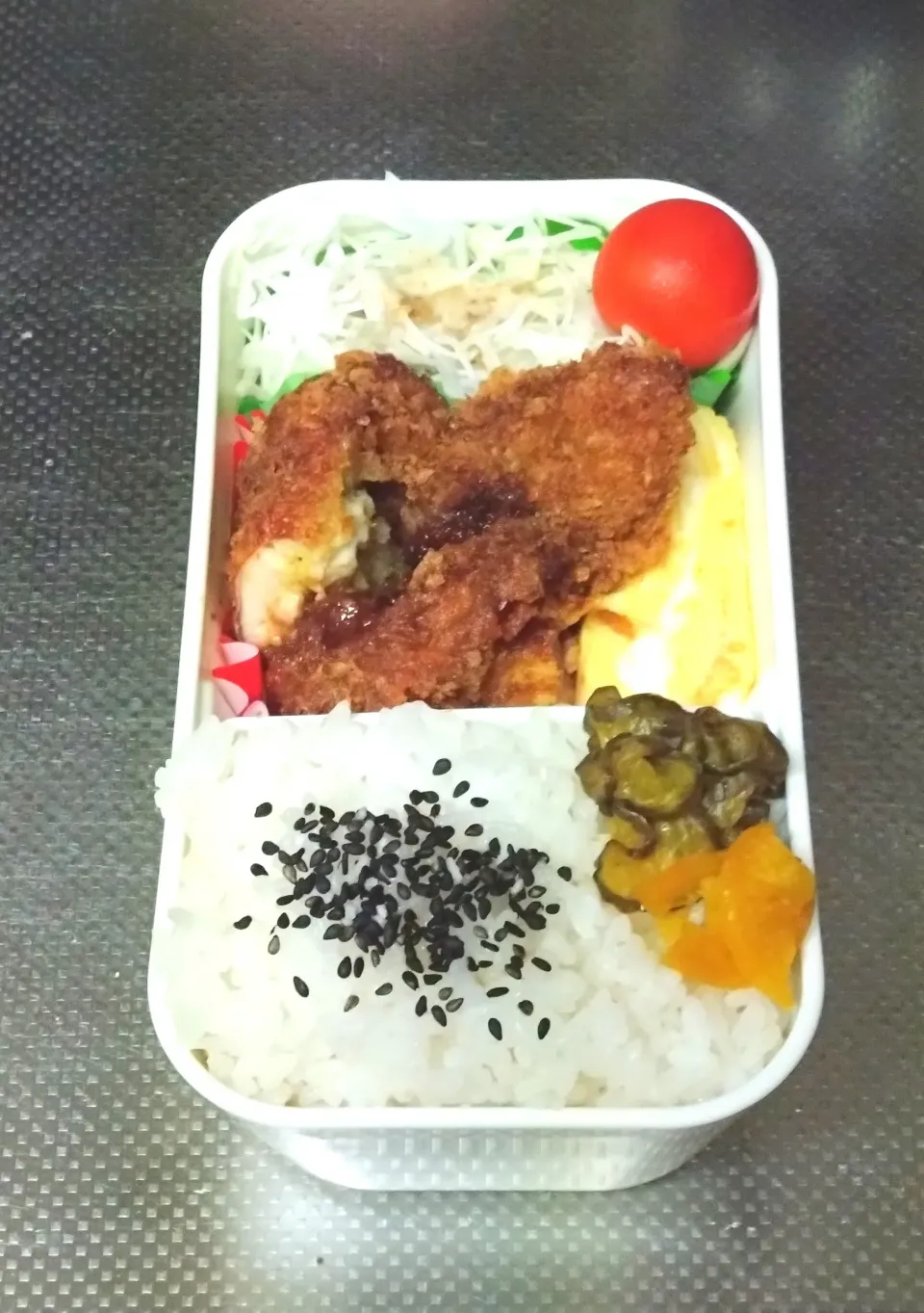 Snapdishの料理写真:チキンカツ弁当|黒川克博さん