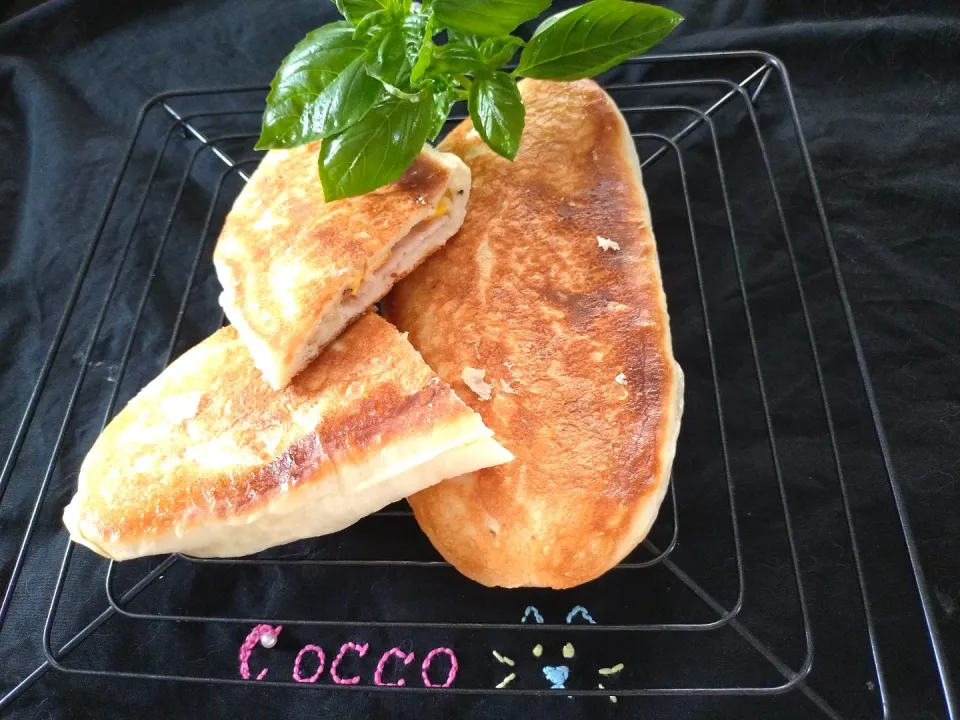 フライパンdeチーズとろりのパニーニ・その2✨|cocco+さん