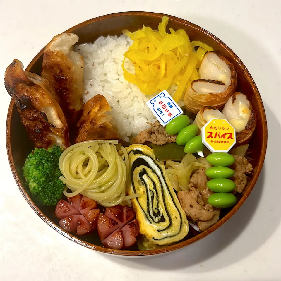 揚げ餃子
回鍋肉
バジルパスタ
チーズちくわ
卵焼き(海苔入り)
ウインナー
ブロッコリー
枝豆
のりおかかご飯
沢庵|ayumomさん