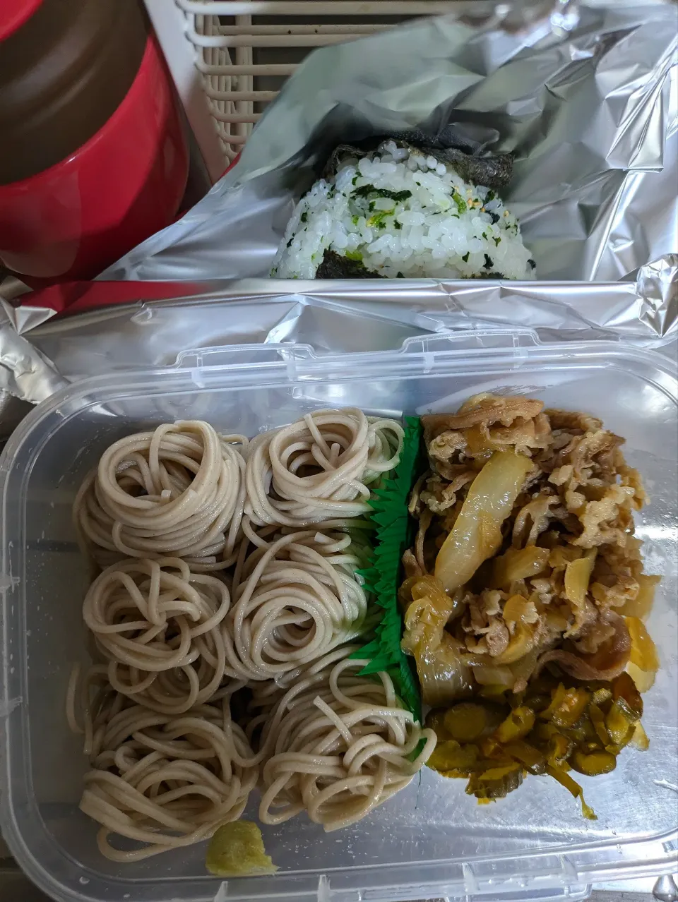 旦那弁当　2024/8/30

肉蕎麦
おにぎり|ユキヨメ♪さん