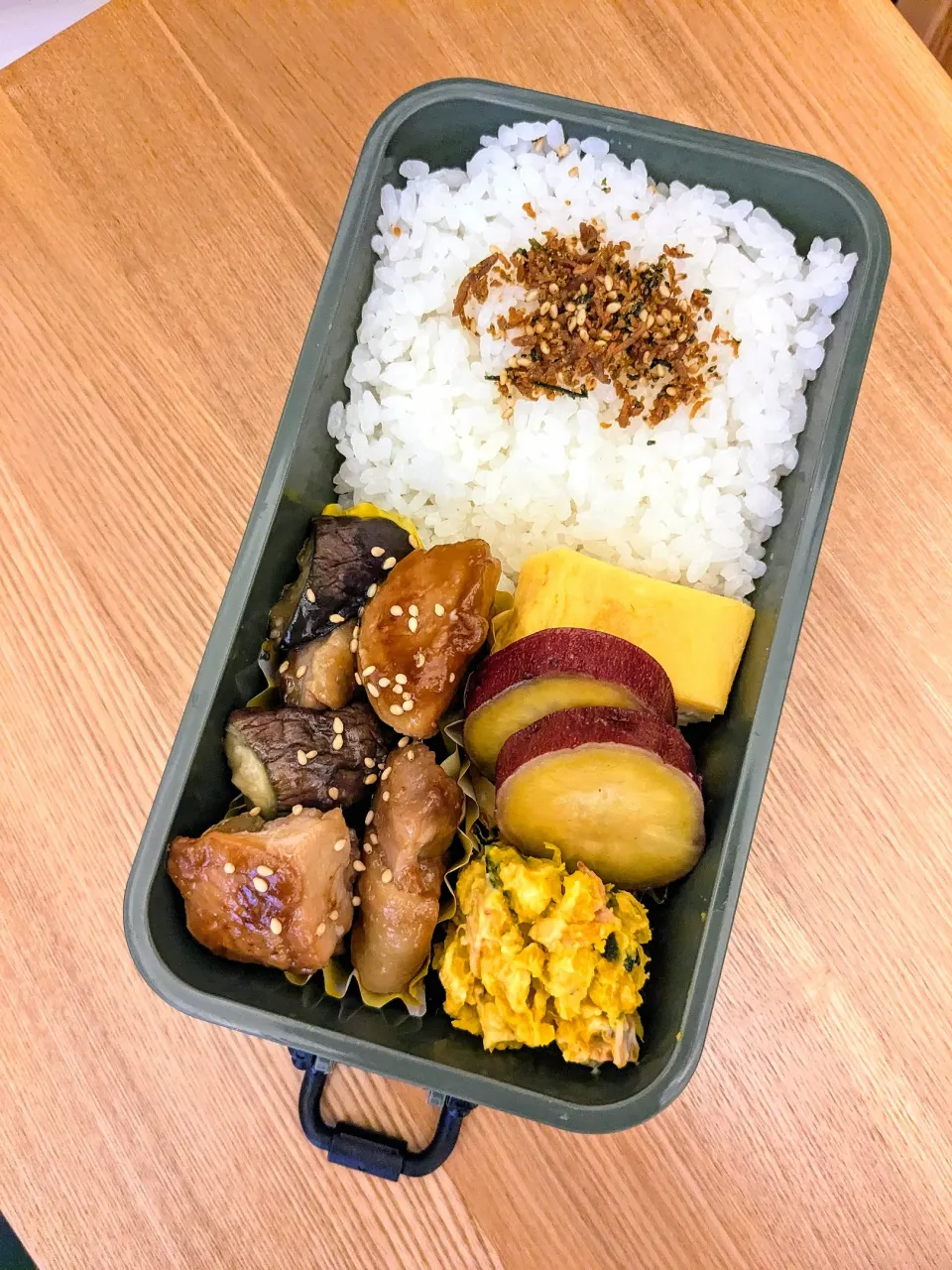 鶏とナスの照焼弁当🌷|きゅーさん