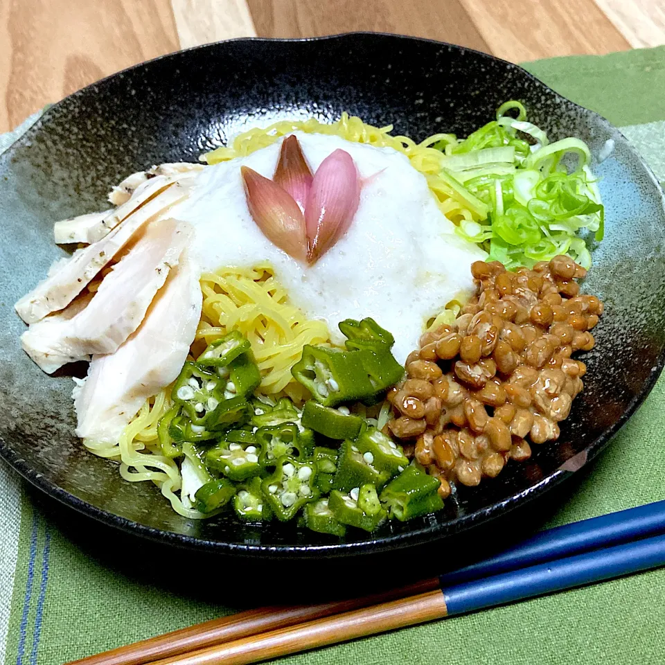 夏の終わりに。ネバネバ冷やしラーメン🍜|renharuruさん