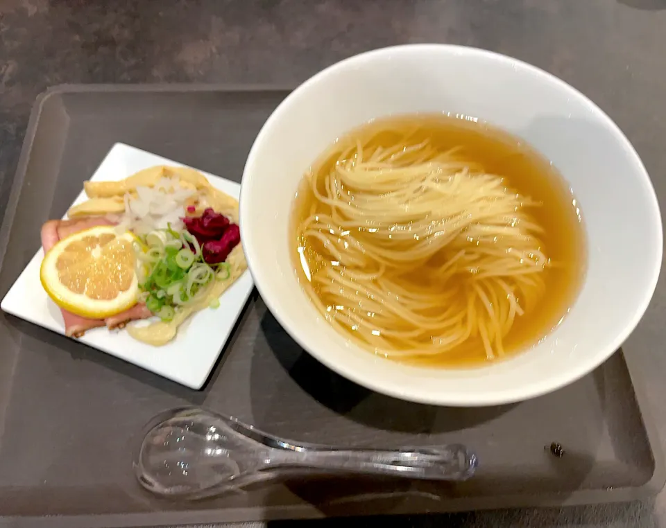 Snapdishの料理写真:冷やし煮干しらーめん🍜|るみおんさん