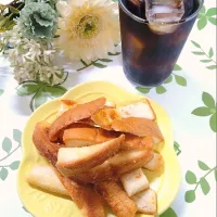 Snapdishの料理写真:揚げないパン耳ラスク ·͜·♡