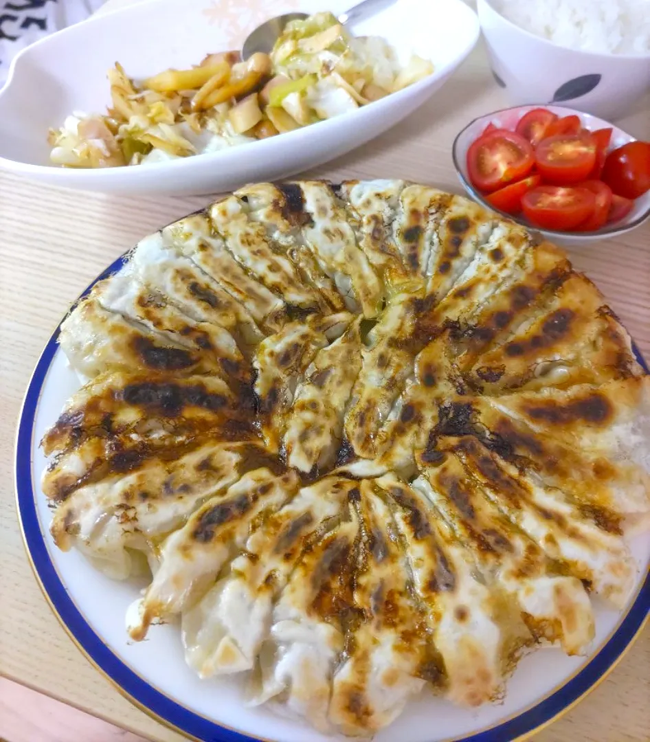 焼き餃子
じゃがいもとソーセージのさっぱり炒め|ちゃいさん