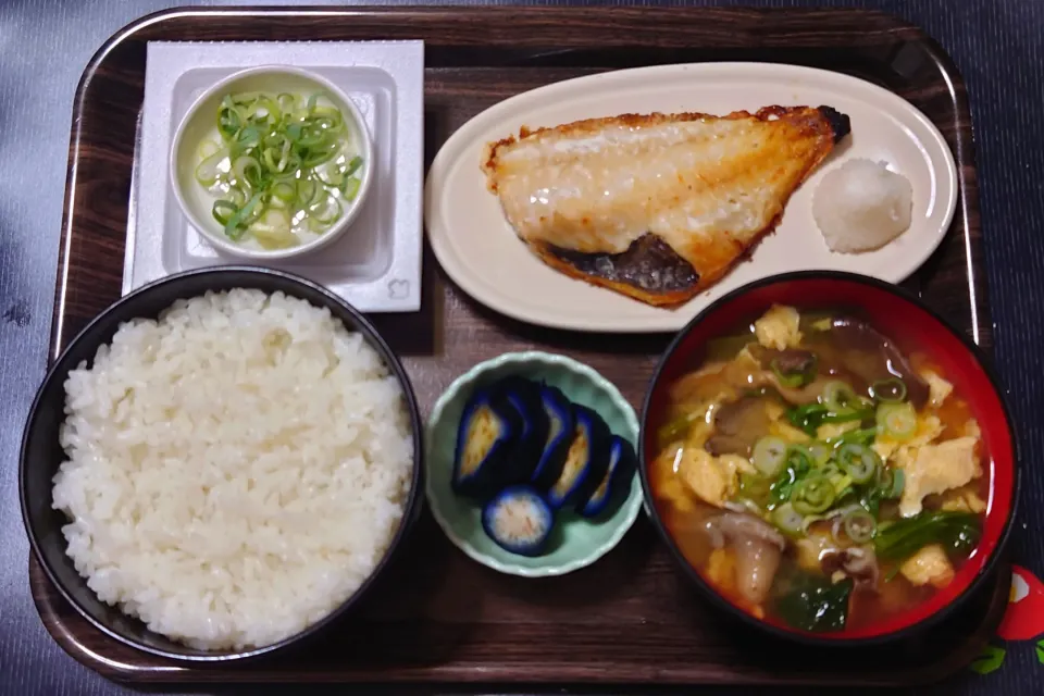 今日の朝ごはん（ごはんは新米の佐賀県産七夕こしひかり、赤魚の開き（半身）、納豆、小松菜と平茸と卵のみそ汁、なす漬）|Mars＠釜飯作り研究中さん