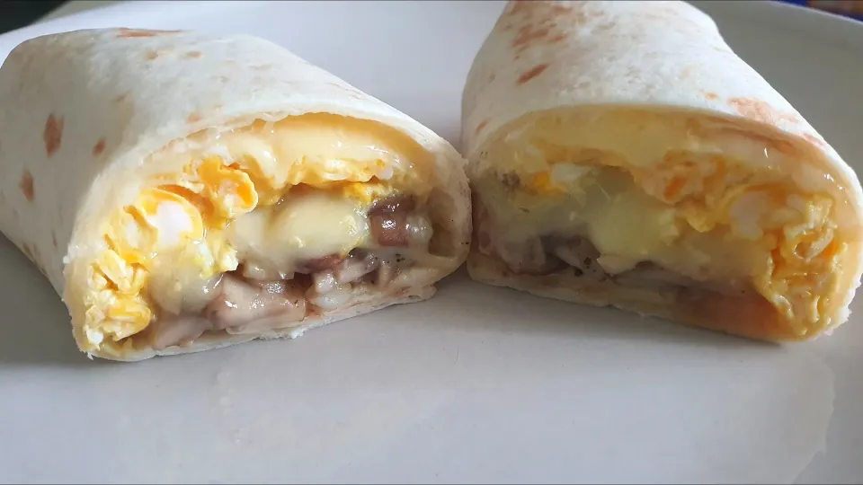 Swiss Mushrooms cheesy scrambled egg wrap with 🍅|🌷lynnlicious🌷さん