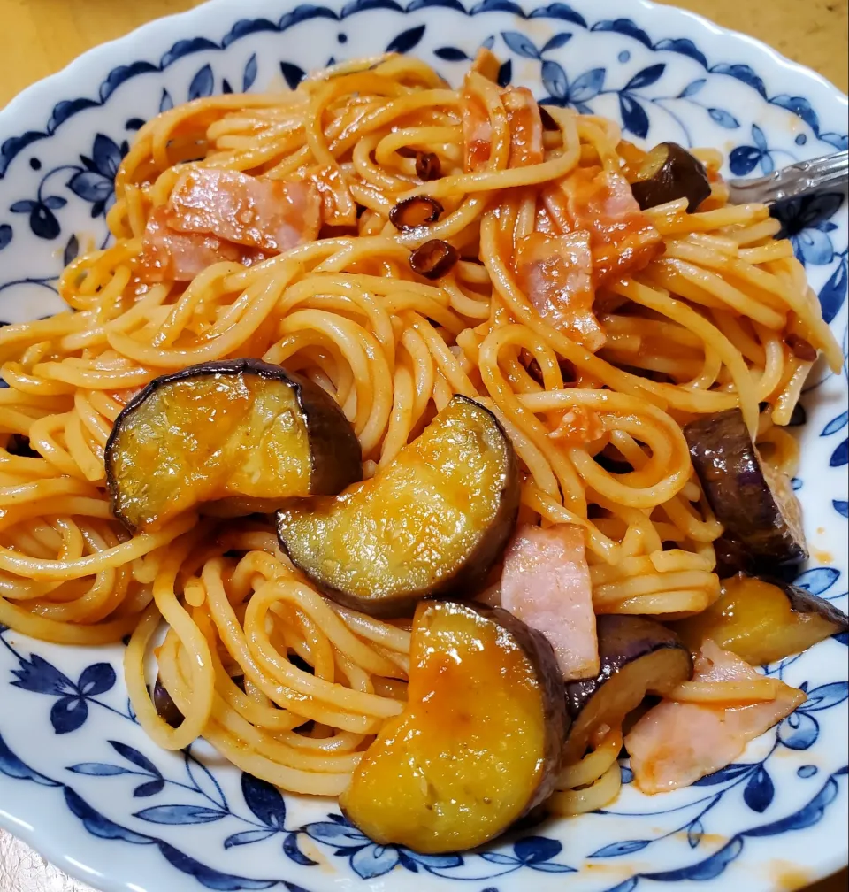 なすとベーコンのトマトソースパスタ|さきさん