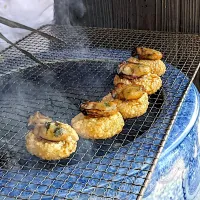 Snapdishの料理写真:ぺったらぽったら(牡蠣のせ焼きおにぎり)in 宮島