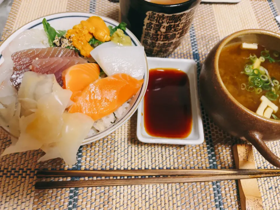 Snapdishの料理写真:海なし県で海鮮丼w|さとうよしおさん