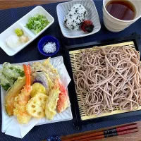 Snapdishの料理写真:おうちお蕎麦屋さん🍤信州そばと8種の天麩羅定食|ナツ1224さん