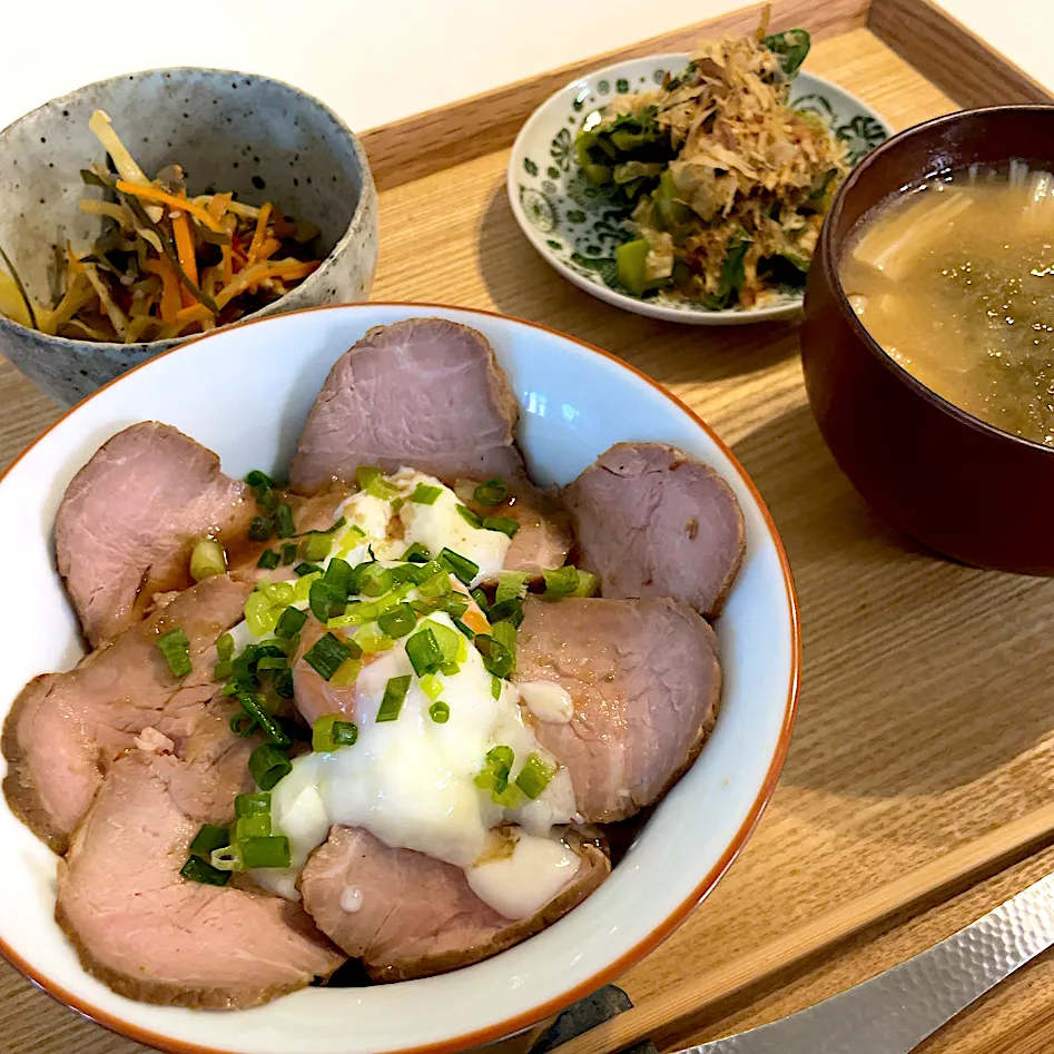 Snapdishの料理写真:レアチャーシュー丼セット|pontalさん