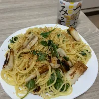 Snapdishの料理写真:大葉バターパスタ　みそつぶ添え|天ぷらアイスさん