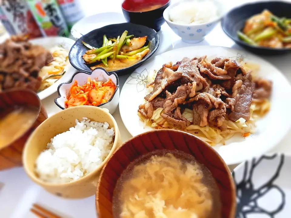 昨日の夕食(*ˊ˘ˋ*)
牛肉と野菜炒め
カジキマグロとアスパラのバタソテー
キムチ
かに玉スープ|プリン☆さん